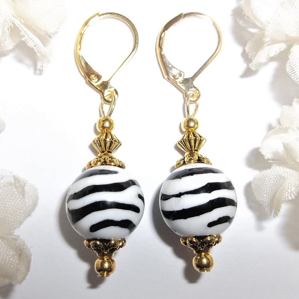 Zebra Stripe Earrings Animal Print Black White Gold Dangle Drop Beaded Set 7113